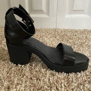 Black chunky sandal